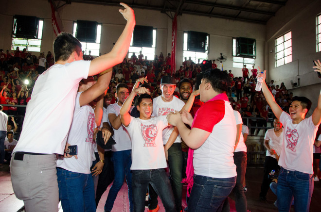 DAN with the other Red Lions partying during the pep rally GLETTE-YZAK MURING
