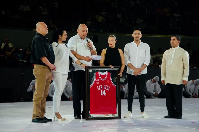 HONORING one of the great Red Lions, Filipino basketball player Carlos Loyzaga