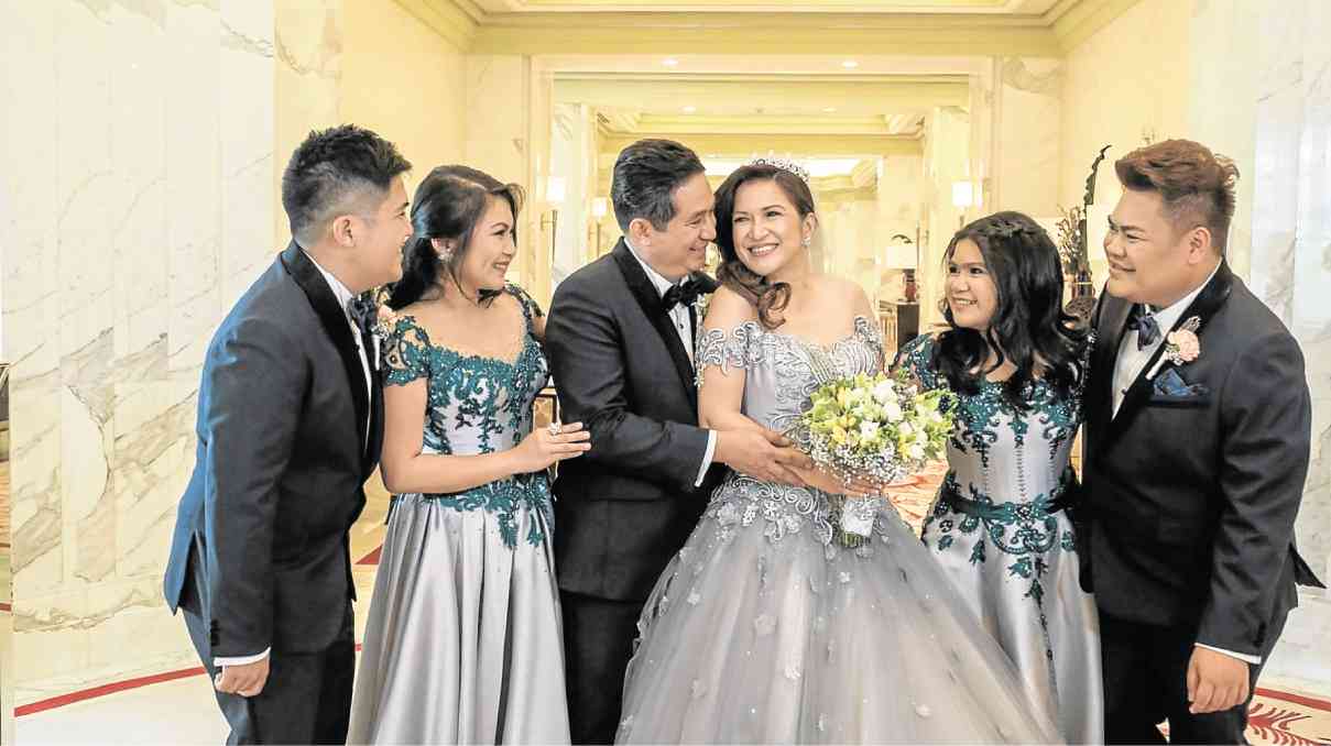 NOVA and Zaldy Veluz with children Vincent,Ysabelle, Lia and Miguel NELWIN UY