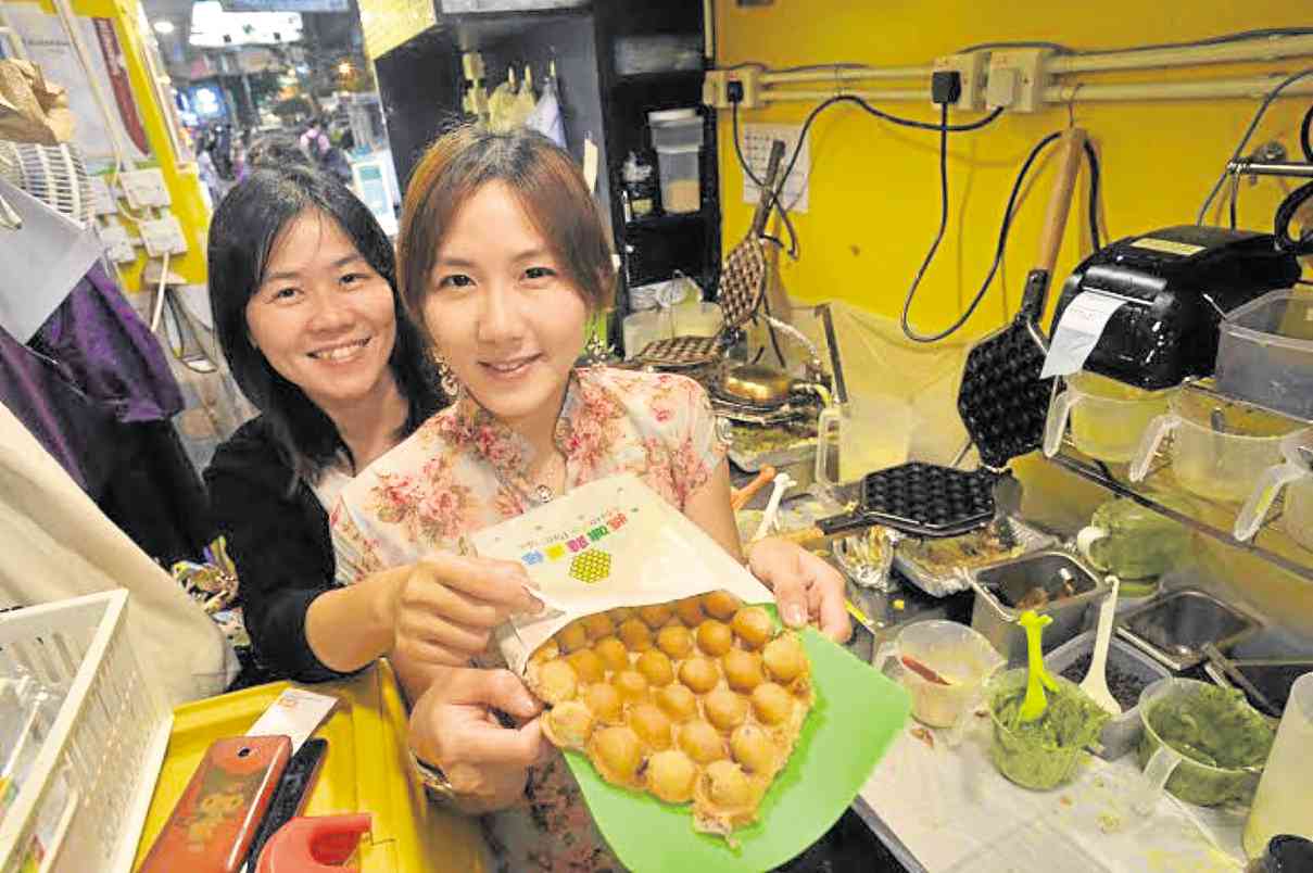 GET a taste of Hong Kong’s thriving culinary culture with the street food favorite egg waffles from Michelin-recommended shop Mammy Pancake by Tsim Sha Tsui franchise co-owners Noelle Chan and Carla Chan.