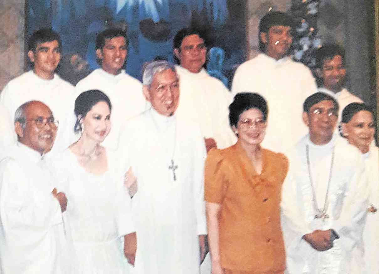 MELDY Cojuangco (second from left), with then President Cory Aquino, at the First Transfiguration Lecture Series and Music Festival in 1993