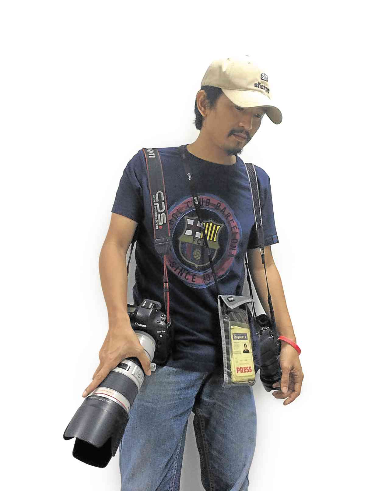 INQUIRER photographer Raffy Lerma: “‘May’ purpose ‘ang ginagawa ko,’ to shed light on this issue. ‘Grabe na talaga!’” POCHOLOCONCEPCION