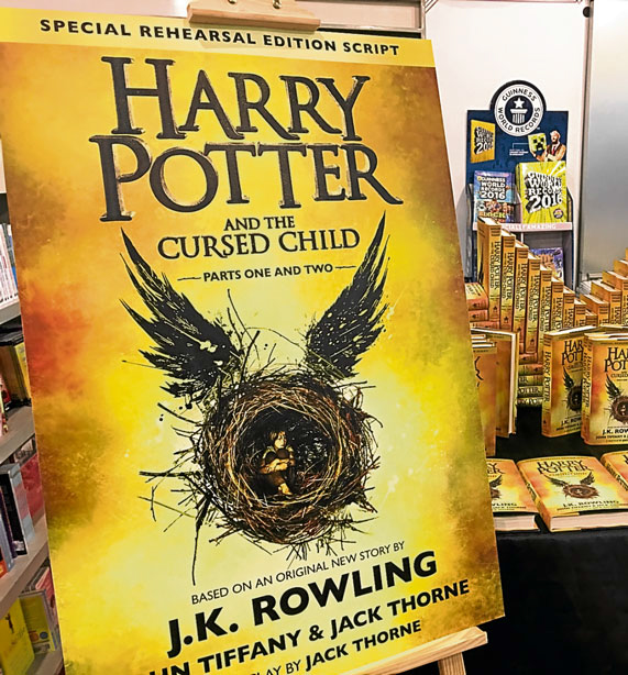 #RELIVETHEMAGICATNBS. Harry Potter fans had a blast at National Book Store’s unveiling of “Harry Potter and the Cursed Child.” PHOTOS BY TATIN YANG
