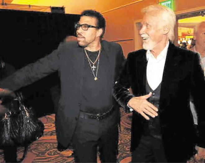 KENNY Rogers with Lionel Richie