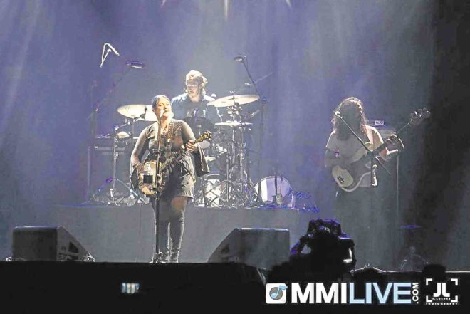 ELLE King brought her sassy bluescountry- poprock music to Manila