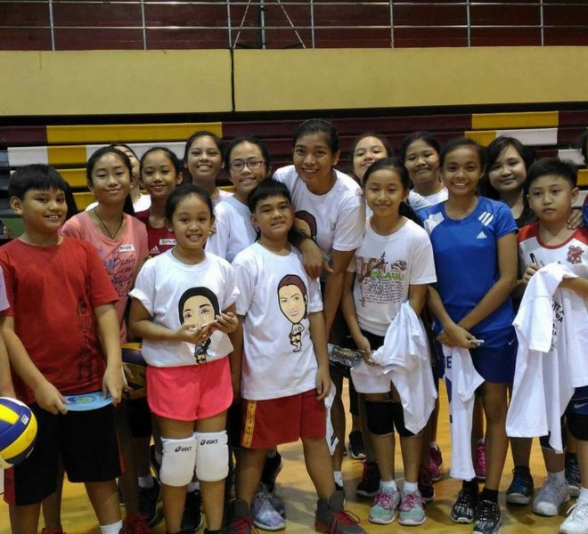 ALYSSA Valdez (center) with CSA students during the volleyball workshop KYLA AGOLLOSO