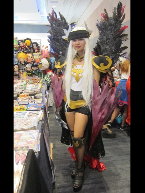 COSPLAY pro isn’t bothered by heavy accessories like large feather wings.