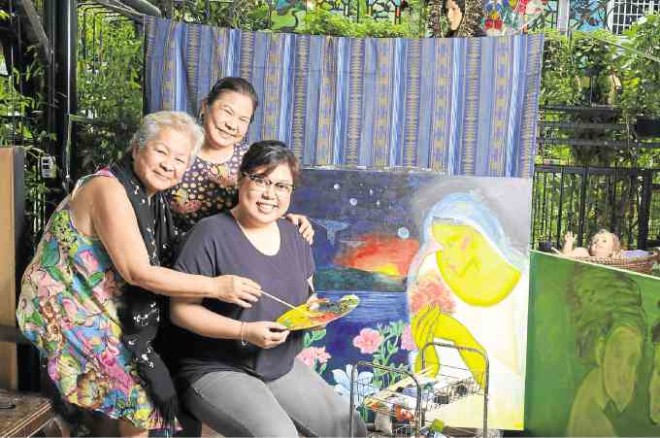 PAINTER Lydia Velasco (left) with niece Mara Duran (right) and sister Isadora Duran PHOTOS BY MANDY NAVASERO