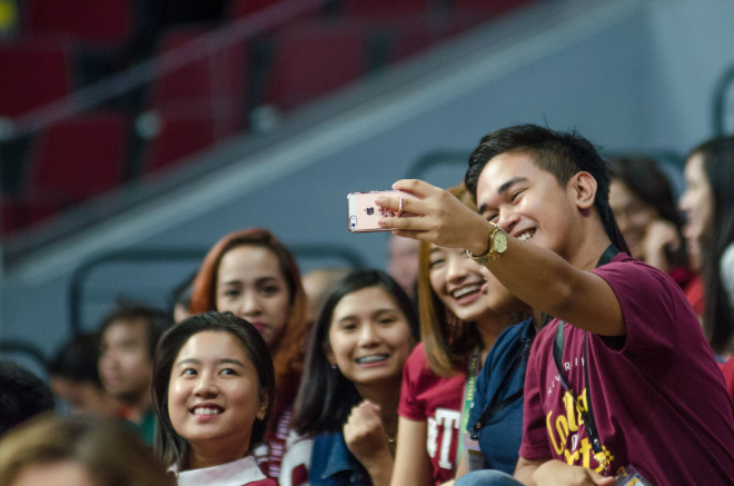 What’s a UAAP game without the customary selfie?