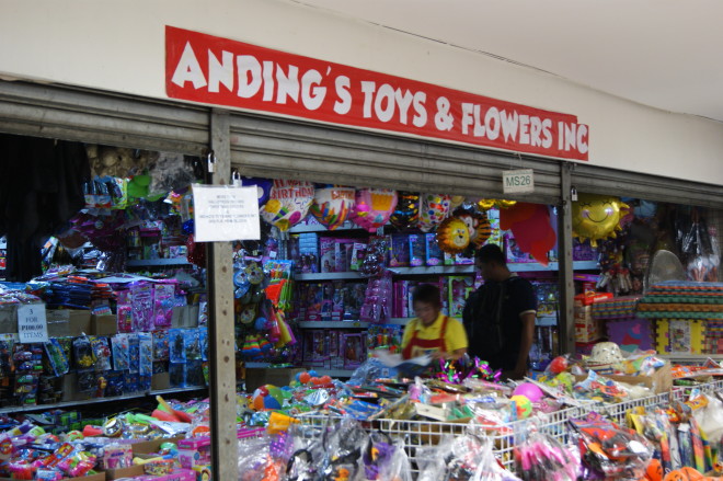 Anding's toys and flowers