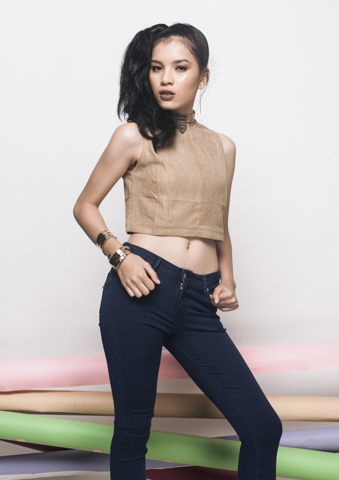 Tan sleeveless top, Kashieca; black skinny jeans, Cotton On; ethnic choker, gold bangles, all from Aldo Accessories