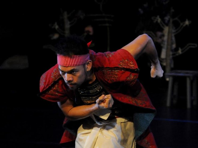 Carlon Matobato as Karna in “Mahabharata Part 3” —PHOTO BY HIROSHI KOIKE