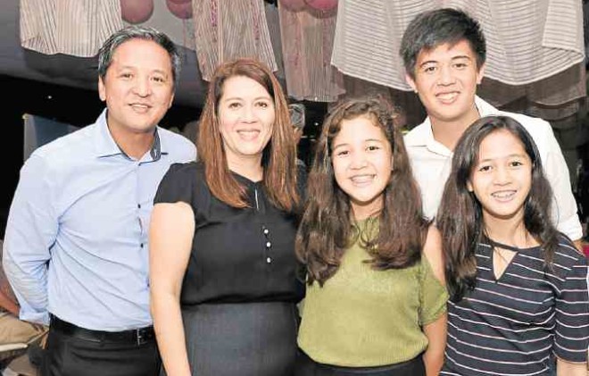 Dennis Leonor and wife Mia, with childrenMonica, Andrew and Clara
