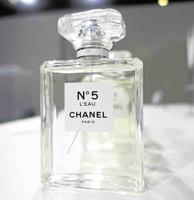 Chanel Nº5 L’Eau was reinvented by Olivier Polge for today’smodern woman. —TATIN YANG