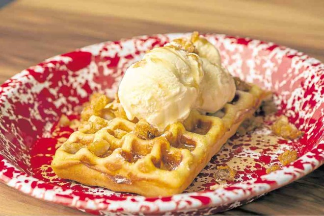 Get your salty sweet fix with the waffle à la mode topped with crunchy chicken skin.