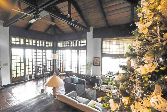 Floor-to-ceiling sliding doors that open out to a view of Taal Lake border the living room.