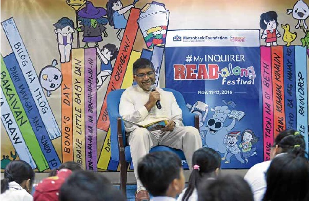 ENCORE Returning Read-Along Festival storyteller Ambassador Asif Ahmad reads “Si Putot” by Mike Bigornia during the second day of the festival.