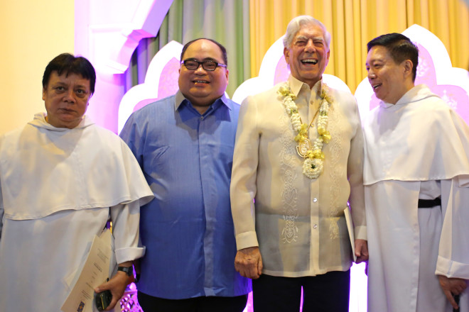 UST Faculty of Arts and Letters regent Fr. Rodel E. Aligan., O.P.; UST Faculty of Arts and Letters dean Michael Anthony C. Vasco; Vargas Llosa; UST vice rector Fr. Richard G. Ang, O.P.