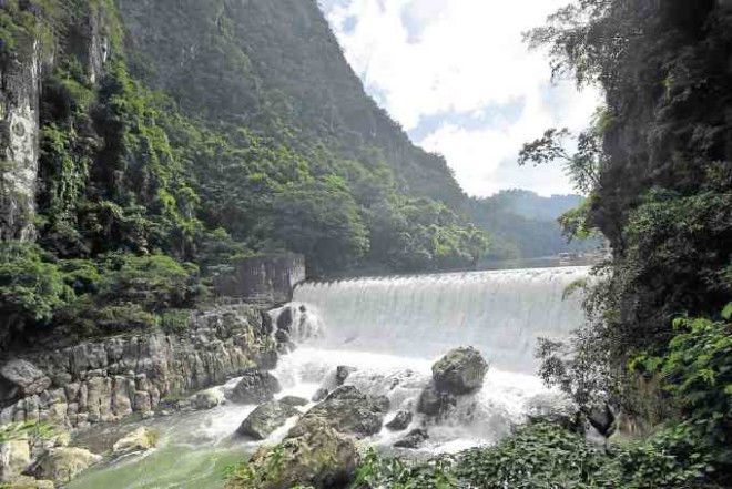The fabled Wawa Dam, now a tourist attraction —PHOTOS BY ROMY HOMILLADA