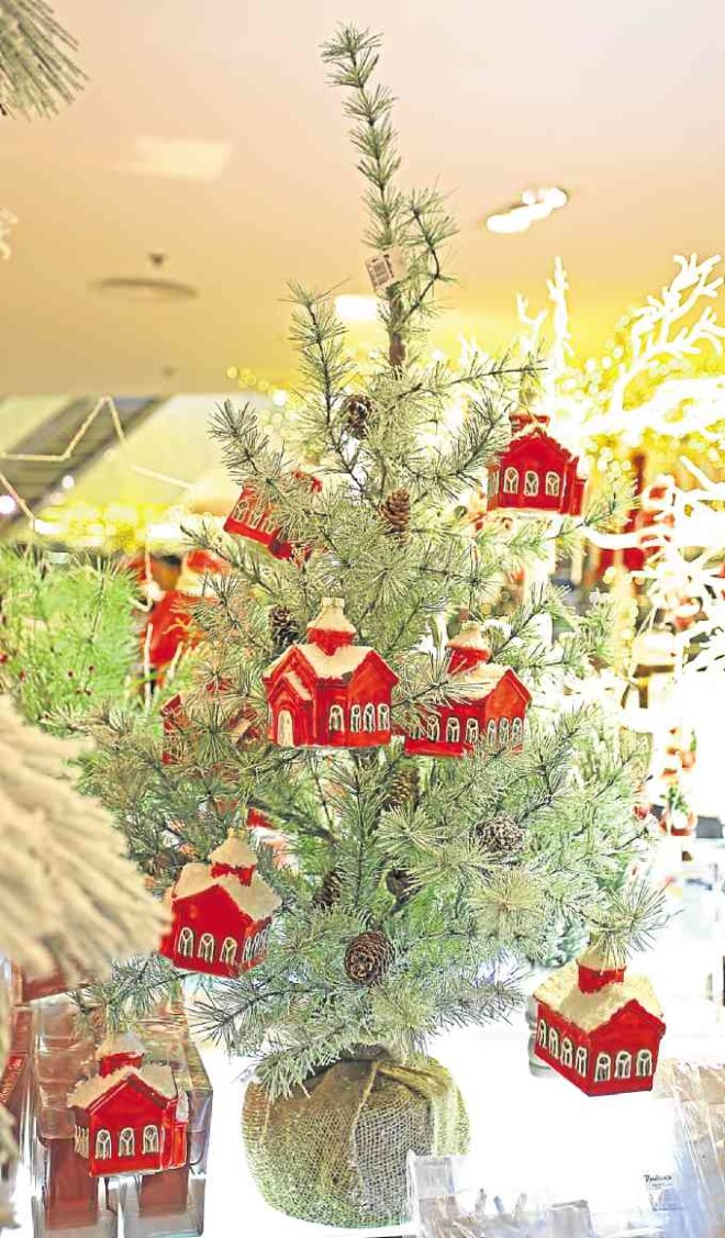 Tabletop tree. All trees and ornaments available at Rustan’s Christmas Shop at Rustan’s Shangri-La. —PHOTOS BY KIMBERLY DELA CRUZ