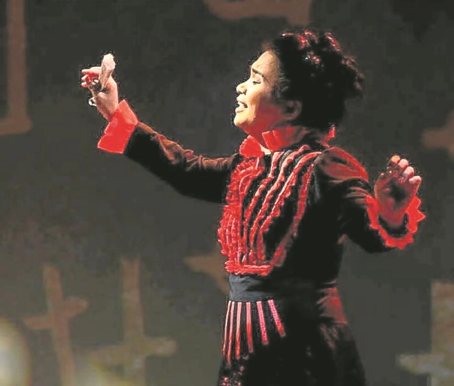 Mayen Estañero in “Corazon Negro,” written by Layeta Bucoy, with music by Joed Balsamo and direction by Tuxqs Rutaquio