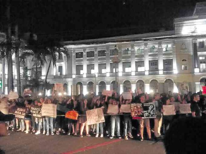 Students hold a noise barrage in front of De La Salle University Manila. —RUTH NAVARRA-MAYO