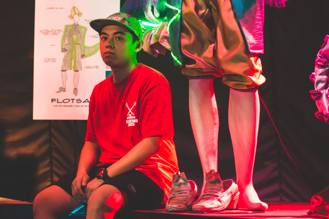 Noel Ng Laid-back meets quirky: An oversized shirt, shorts and a statement graphic hat