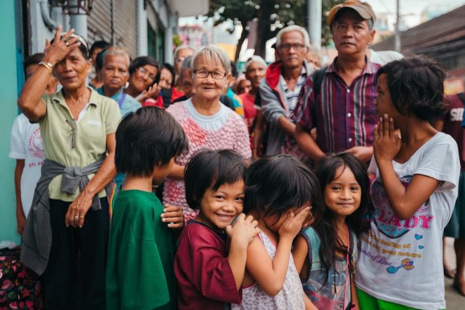 Every Thursday or Saturday morning, the homeless, old and young, from different parts of Tondo, line up at the Arnold Janssen Kalinga sa Kapuwa Center on Tayuman Street, Manila, for free bath and meals. —PHOTOS BY JILSON SECKLER TIU