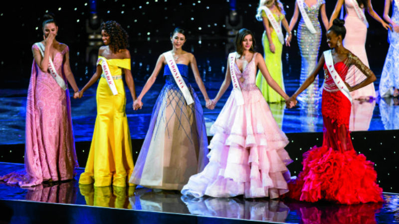 TOP FIVE Miss Puerto Rico Stephanie del Valle (fourth from left) is joined by Miss Philippines Catriona Gray, Miss Dominican Republic Yaritza Miguelina Reyes Ramirez,Miss Indonesia Natasha Mannuela and Miss Kenya Evelyn Thungu during the grand final of the Miss World 2016 at the MGM National Harbor on Dec. 18 in Maryland. —AFP
