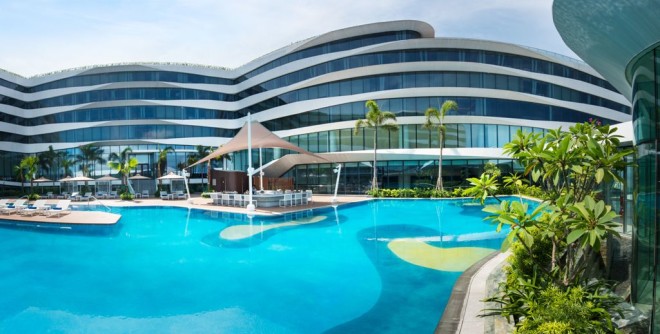 Conrad Manila pool