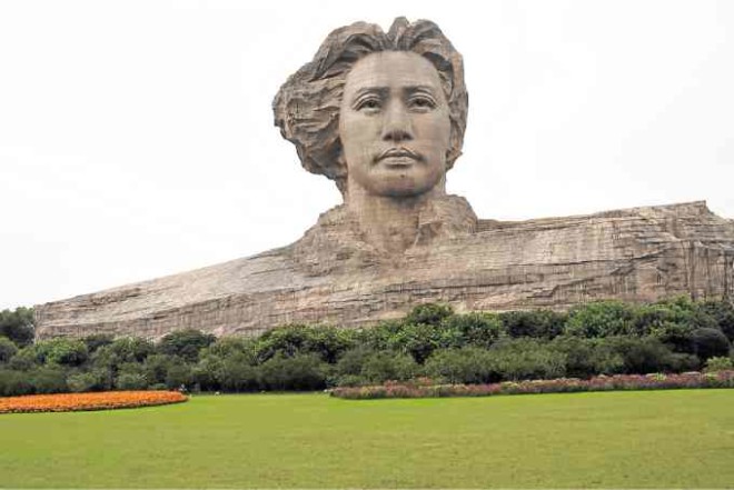 Mao Tse Tung statue at Orange Island