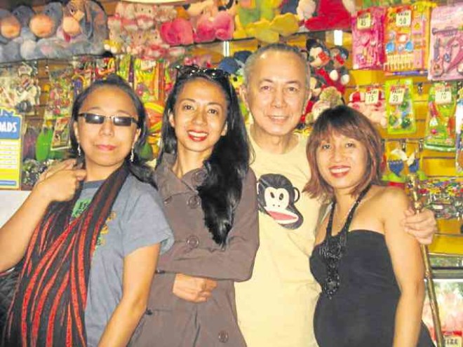 Danny with daughters Aba, Kiri and Sari