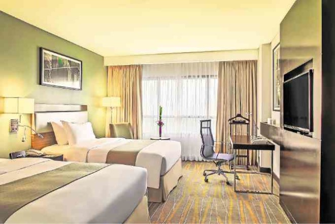 Each overnight booking on a Friday, Saturday or Sunday on Best Available Rate entitles one to a complimentary overnight stay at either Holiday Inn Bangkok Sukhumvit 22 orHoliday Inn Express Singapore Katong.