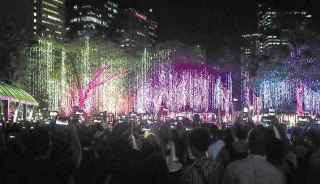 Amagical Christmas at Ayala Triangle Gardens. For its 7th year, the country’s financial hub welcomes Christmas 2016with stunning light installations and sounds by Voltaire de Jesus, Jazz Nicolas and Mikey Amistoso.