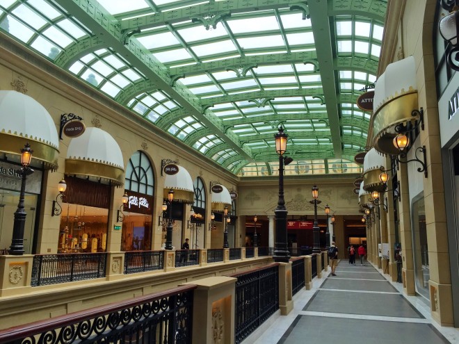 Housing over 170 boutiques, Shoppes at Parisian provides luxury duty-free shopping. Guests can head to interconnected Shoppes at Four Seasons, Shoppes at Venetian and Shoppes at Cotai Central.