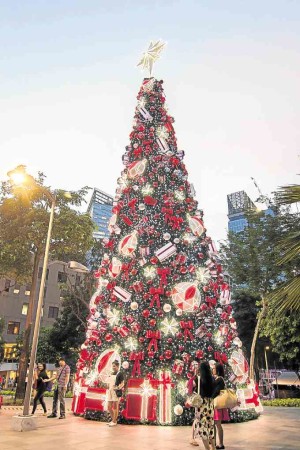 BGCmain centerpiece: A 50-foot Christmas tree