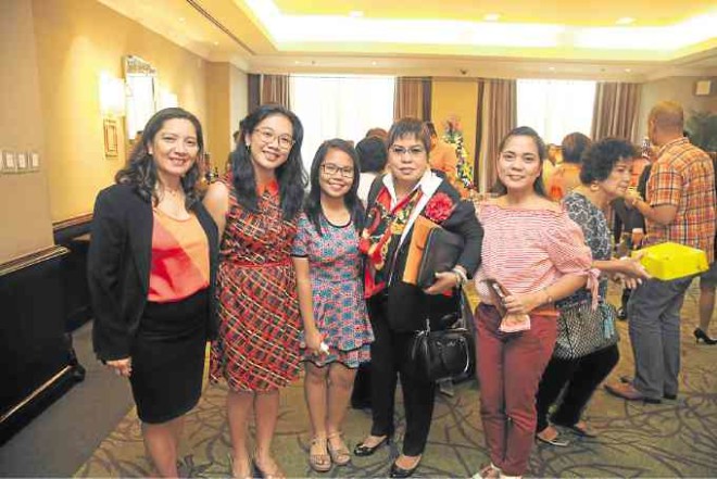 Yvette Carrion and Lorna Kapunan (second from right) with ZCMA adopted Benigno Aquino High School students