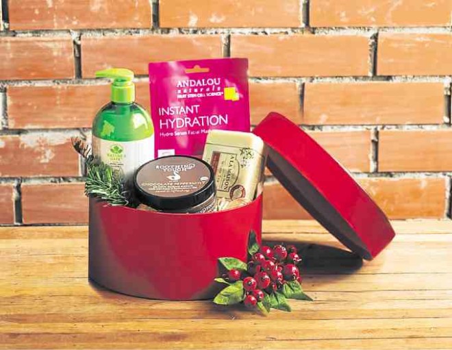 Mistletoe Gift Box