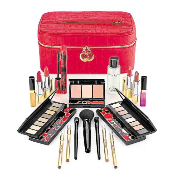 Elizabeth Arden Holiday Blockbuster Value Set helps create subdued day-time looks or show-stopping evening looks.