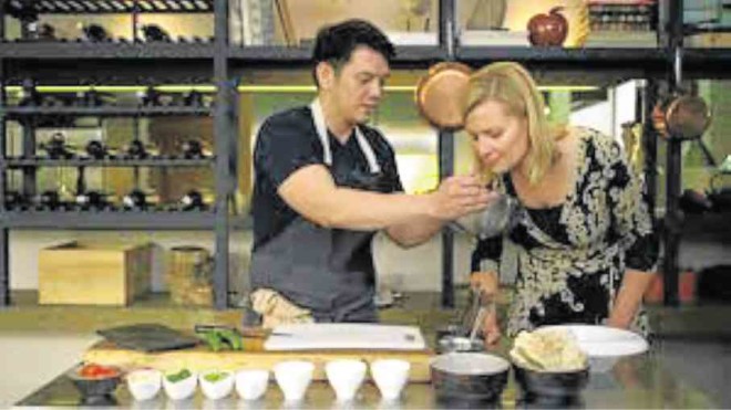 Pinoy chef Rob Pengson shows Asian Food Channel celebrity chef Anna Olson how to make tuna “kinilaw.” —ASIAN FOOD CHANNEL