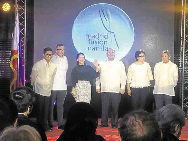 Madrid Fusion Manila 2016 chefs-participantsMiko Aspiras, Chele Gonzalez,Margarita Fores, Tatung Sarthou, Amy Besa and Romy Dorotan