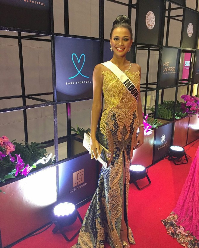 Miss Indonesia Kezia Warouw in Jakarta-based label Anaz