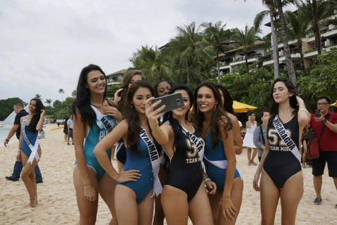 Miss Universe bets enjoy the white sand beach of Boracay. Photo by DOT