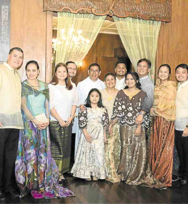 Erlie and JasonManaloto, who also celebrated their 32nd wedding anniversary that day, pose at party’s end with son Jonathan, daughter Gabby and “apo” Ching Ching, DomMartin, and Hizon nieces and nephews.