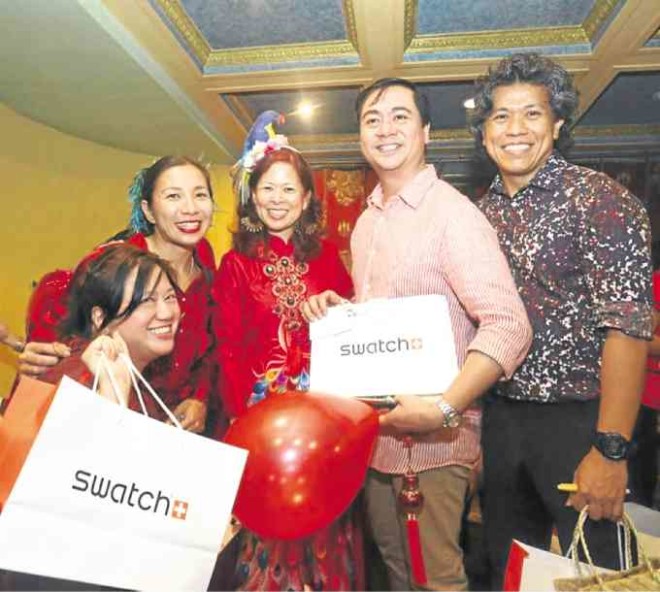Sea Princess flanked by Swatch winners Leah Puyat, Amanda Bond, Anton Barretto andDennis Lustico
