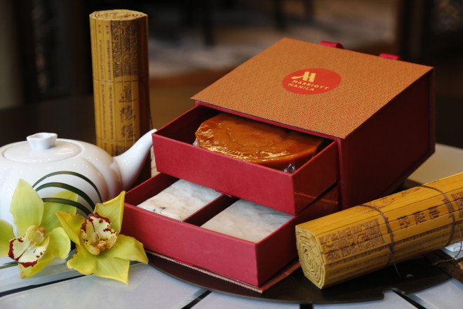 Gift box with tikoy, Radish Cake and Taro Cake