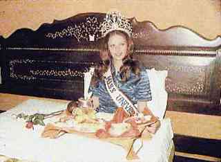 Miss Universe AmparoMuñoz enjoys her traditional breakfast in bed themorning after at the Philippine Village Hotel