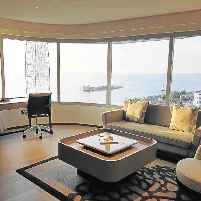 The Bay View Suite has a stunning view  of Manila Bay and the MOA Eye ferris wheel. 