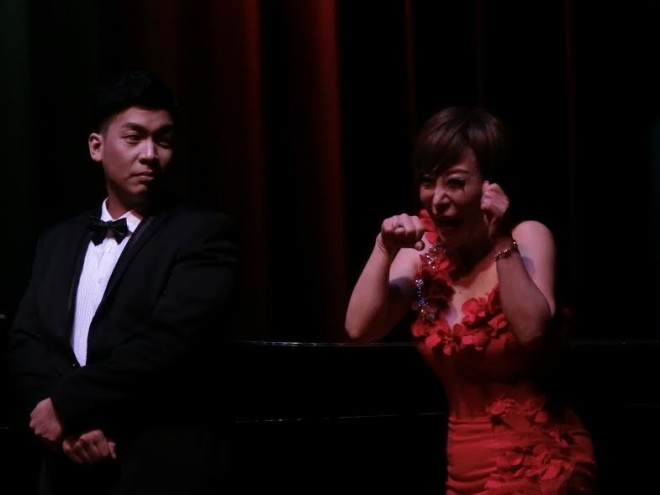 Sumi Jo and tenor Paul Galvez perform the “Cat Duet” by Rossini, delighting the audience.