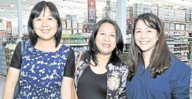 Karen Flores, Lai Reyes, Pinky Angodung